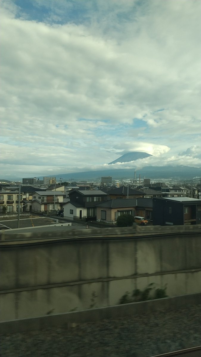 moza3's tweet photo. #これを見た人は無言で去年の10月の画像を貼貼る

奈良へ
ボクスター試乗を目指して。 https://t.co/MKYtoEZGVy