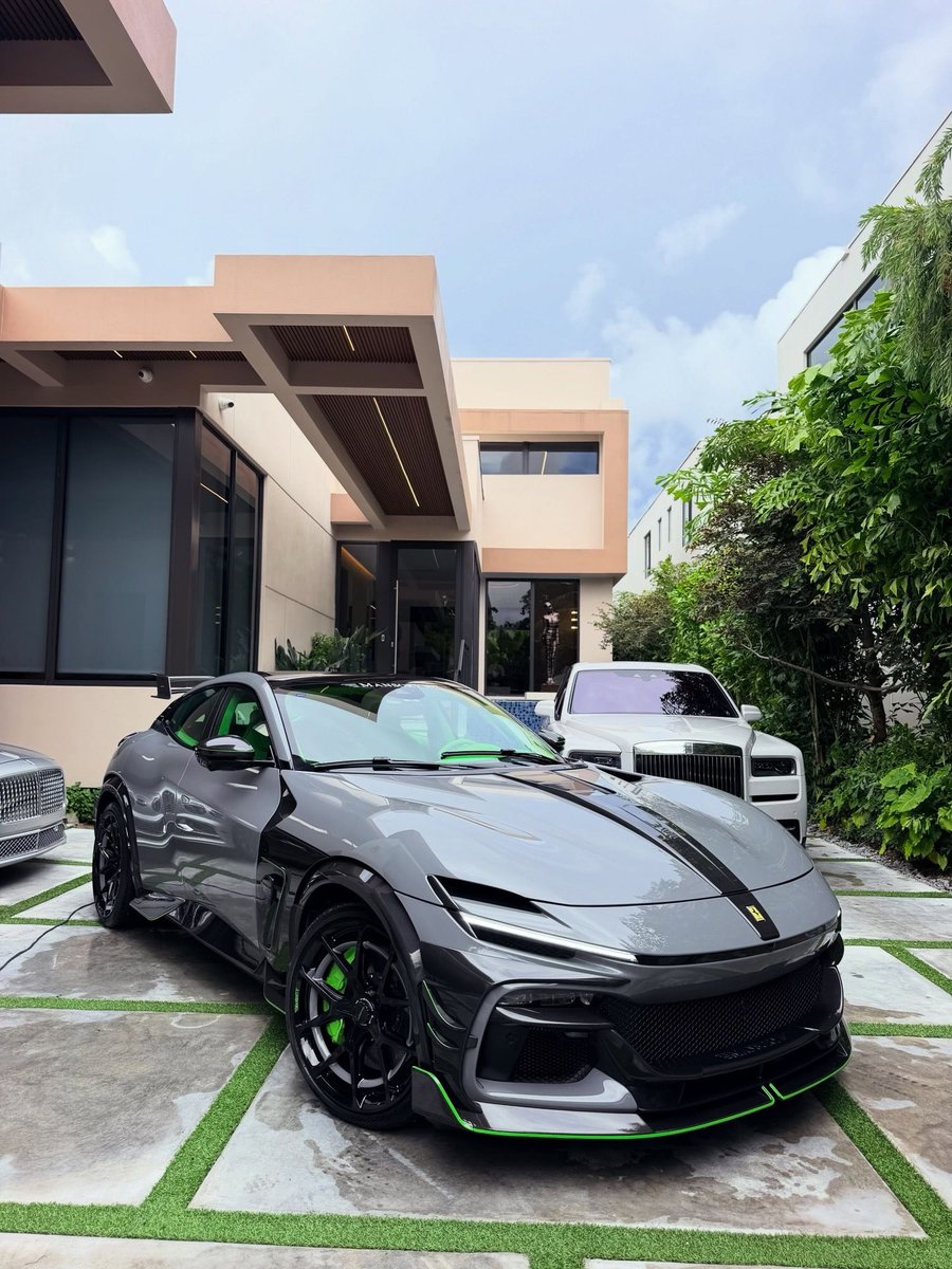 TheAutoHub's tweet photo. 1-of-1 Mansory Ferrari Purosangue https://t.co/WZZ76O4gKa