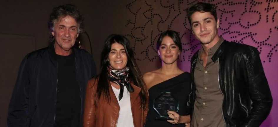 nom0leste's tweet photo. Según LAM, los papás de tini y el hermano se van de viaje a JAPÓN la misma semana que se casa ella https://t.co/UpjzbOLSiY
