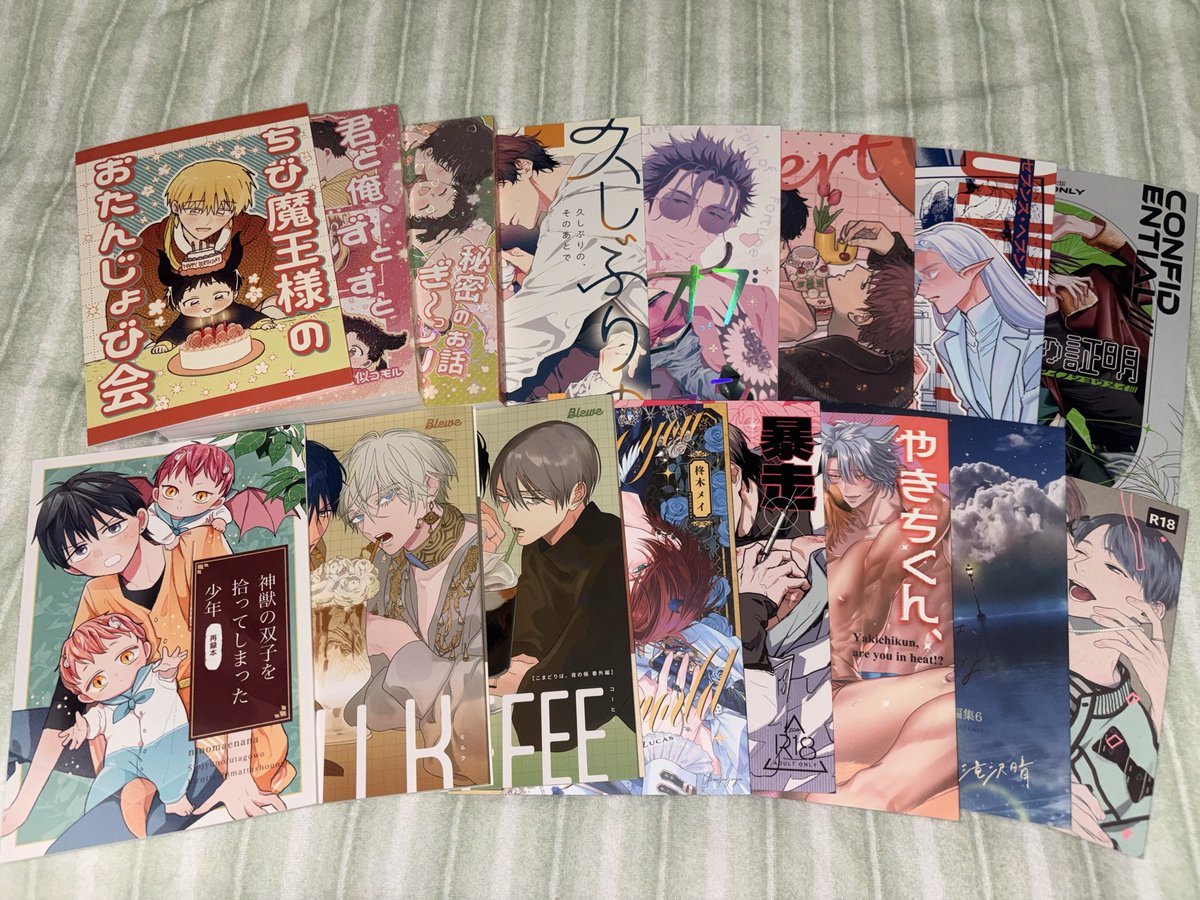 feelil_feelil7's tweet photo. 庭の戦利品〜〜✨️
入場比較的早い方で事前に欲しかったものは何一つ欠けることなく買えた奇跡😭
尚まだ身体はバキバキ https://t.co/2xPo5VxY5I