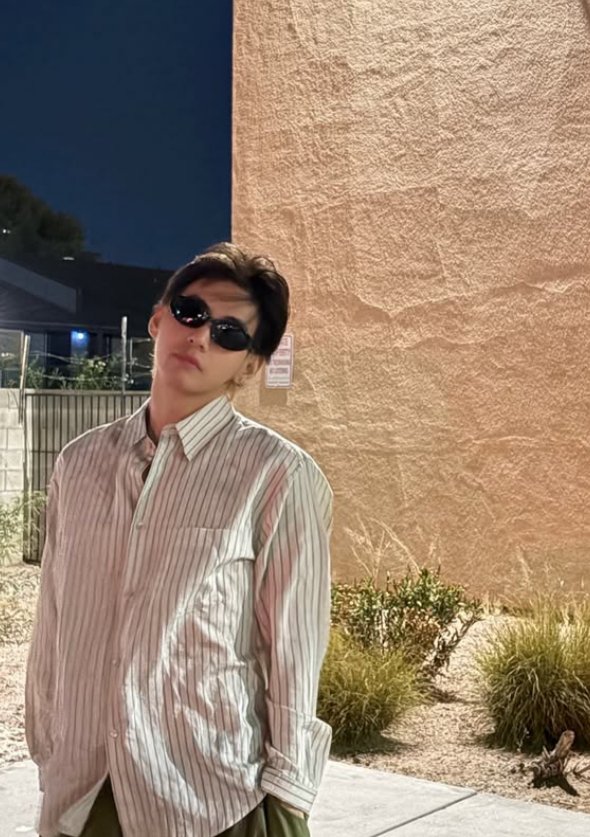 thvismuse's tweet photo. “the peak boyfriend THV photodump ever”

AND IT'S ALWAYS TAEHYUNG IN A SHIRT https://t.co/SqA2SxsrCc