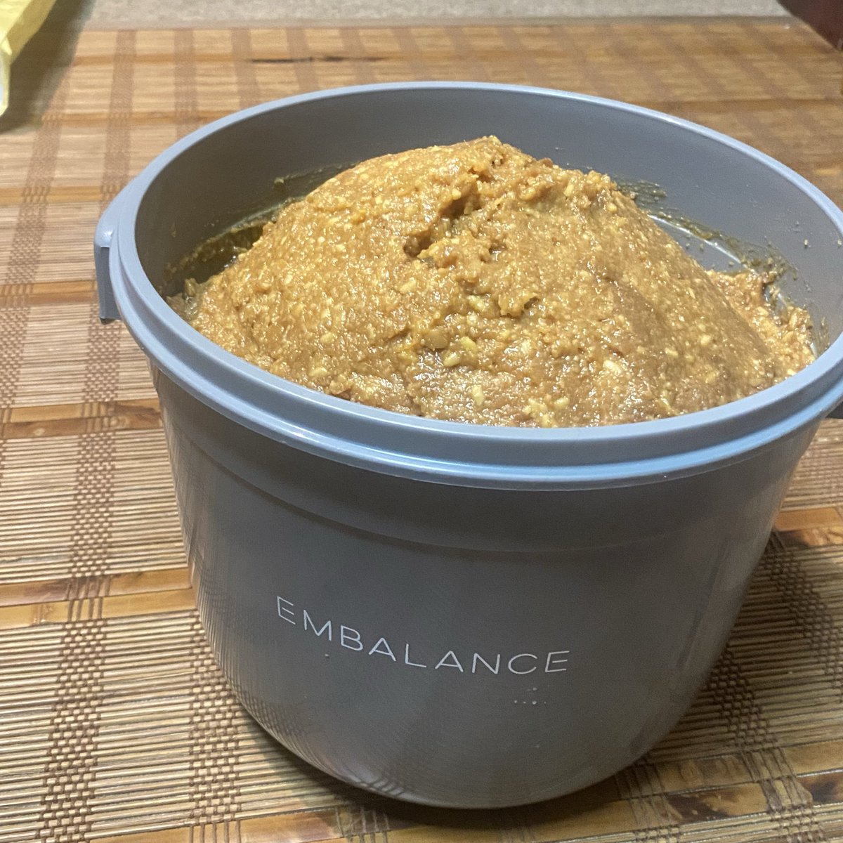 nailmelange's tweet photo. 今年の頭に仕込んだ マルカワ味噌さんの、手作り味噌セット
今年は甘口タイプに。

大豆を茹でてつまみ食いする楽しみもあり、開けてみてどうかなと様子を見る楽しさもありとても美味しいお味噌が出来ました🥰

日本人で良かった！ https://t.co/0nXAHPQYQV