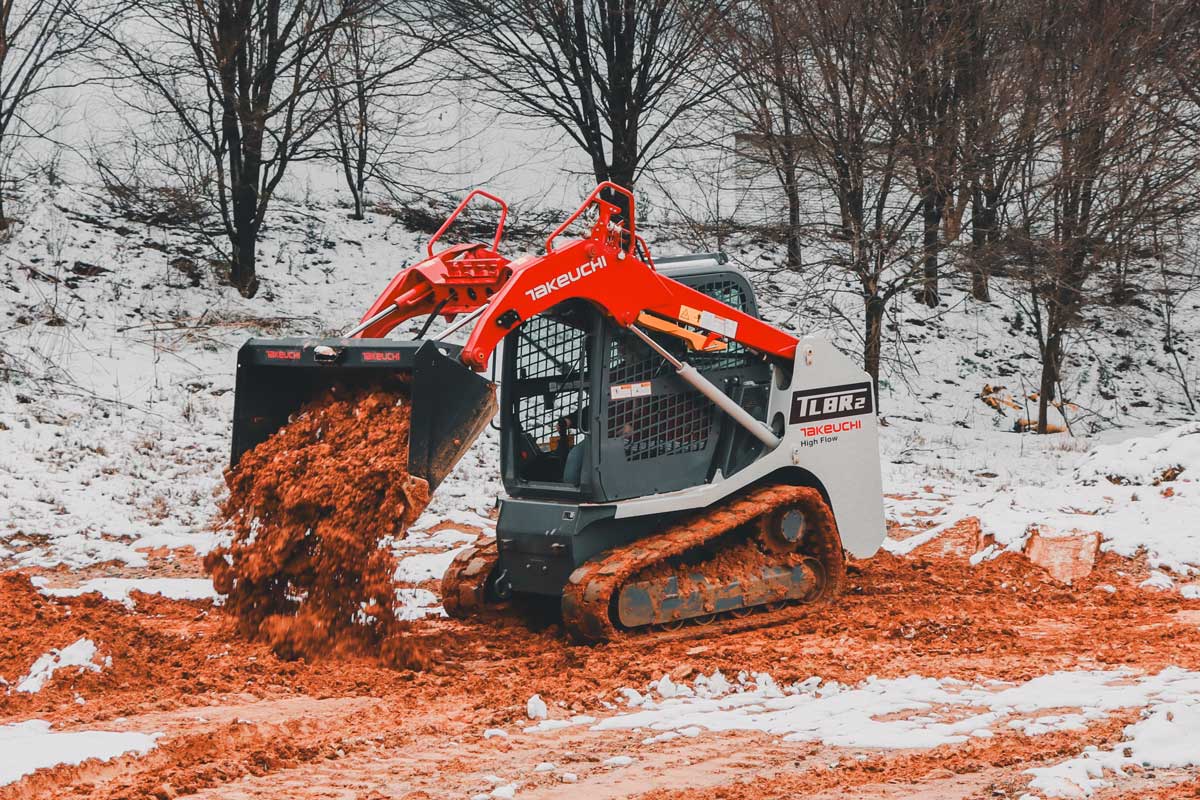 CompactEquip's tweet photo. Takeuchi-US shares tips on how to prepare your compact track loader for reliable cold-weather performance.

https://t.co/Jq8iPaWlwp https://t.co/GnFdWwDvLU