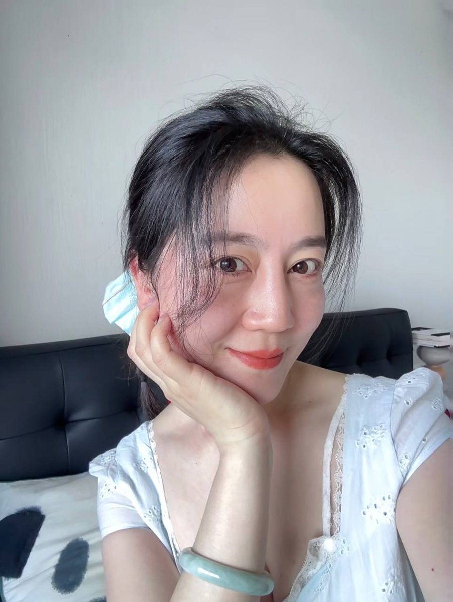 marferbar83's tweet photo. 表面上是个优雅温和的阿姨，私下里其实比年轻小姑娘还敢玩。这个年纪的从容和反差，你接得住吗？ https://t.co/G3YQElYJ5F