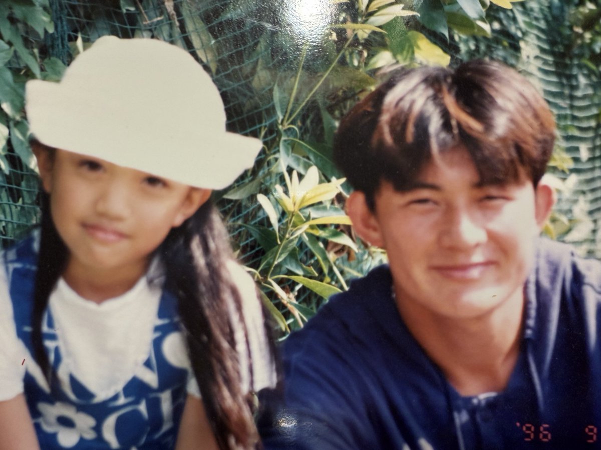 anon_cafe719's tweet photo. 実は岩本選手が現役の時にも娘と一緒に撮って頂いています。この時もすごく嬉しかったです✨ https://t.co/NvbqWzt7GO