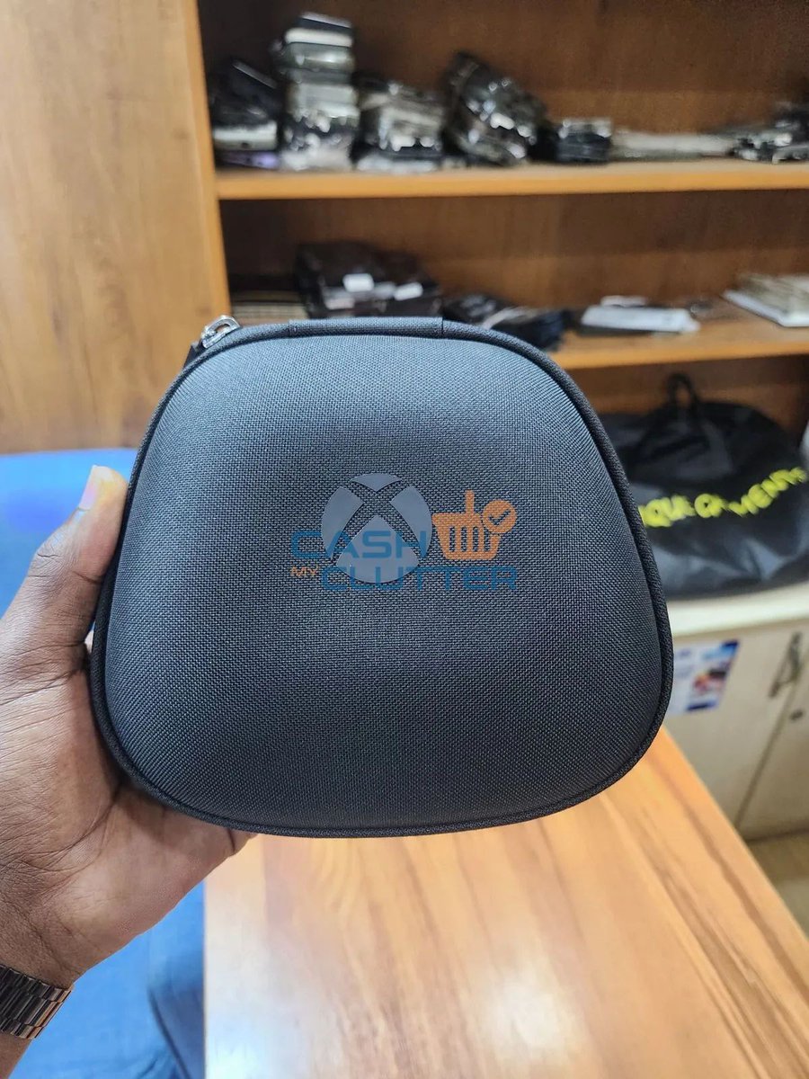 cashmyclutter's tweet photo. Just listed: Xbox Elite Series 2 controller, used – excellent condition. Price: UGX 350,000. Location: Kooki tower. Check it out: https://t.co/fcpwAXGmVx
#Xbox #Gaming #Electronics #CashMyClutter https://t.co/sT3faVfB2f