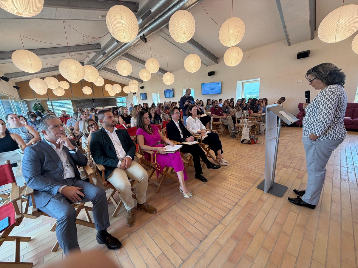 TreballGOIB's tweet photo. 👥 Més de 100 orientadors participen en la jornada del COE Balears sobre bones pràctiques per millorar la inserció sociolaboral de col·lectius vulnerables.

La directora general de Conciliació i Igualtat en l’Àmbit Laboral i la directora del @SOIBgoib han intervengut en l'acte. https://t.co/9YEofJHEjl