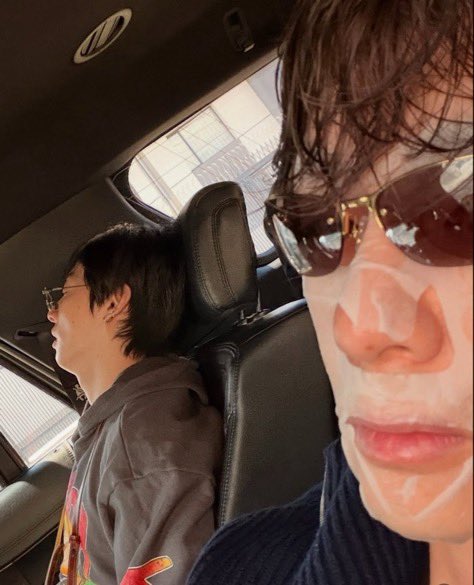 snowflake_tk's tweet photo. by mnijungkook                                             by thv https://t.co/shzIJ4e3ac