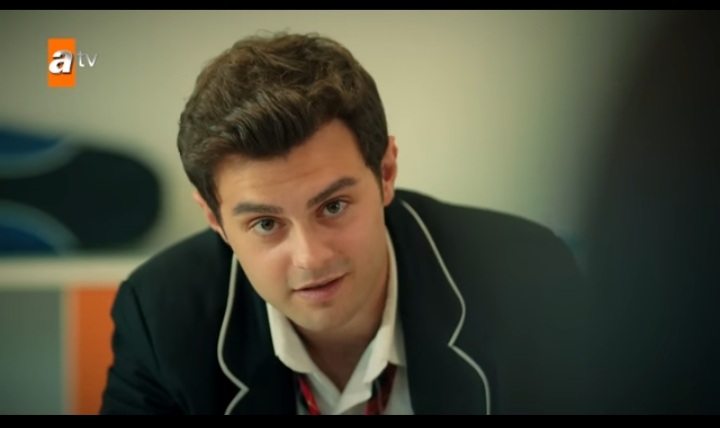 RsaRsa210630's tweet photo. Tbh even then ömer not knowing Süsen doesn't make sense considering how in season 2 it was established SüsÖm literally had night calls and were so attentive to each other. Like these two WILL know each other well what tf were the writers on #kardeslerim #SüsÖm https://t.co/e0l3kbWPBC