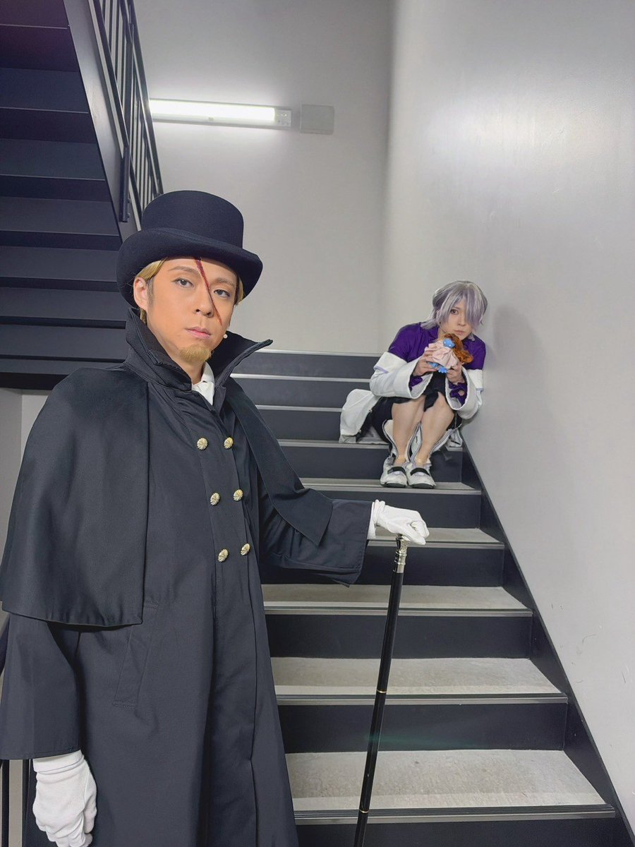 girigirishuya's tweet photo. ミュージカル『PandoraHearts』

本日も無事に終演。

ブレイク役の山本一慶(@OREGA_IKKEI )くんと。

アカウント乗っ取られたため、新しいアカウント作ったそうでーす！

明日10/7(水)は13:00～の一回公演。

アフタートークもありますよ♪

お待ちしております。

#パンミュ https://t.co/zTEq3aPHlz