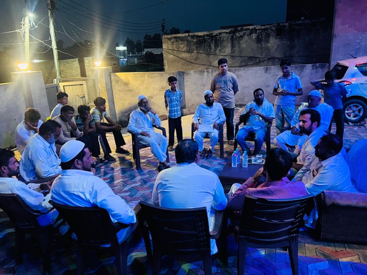 umeshkamboj5's tweet photo. लगातार चल रहे जनसंपर्क अभियान के तहत हल्का रादौर के गांव कामीमाजरा और छारी में अपनों के बीच पहुंचकर साथियों से l मुलाकात हुई।
इस दौरान ग्रामीण साथियों के साथ क् कांग्रेस पार्टी की नीतियों और विचारधारा को लेकर संवाद किया।
उमेश बुबका
हल्का रादौर
#Haryana #Congress #Radaur https://t.co/eWDJuzCuM1