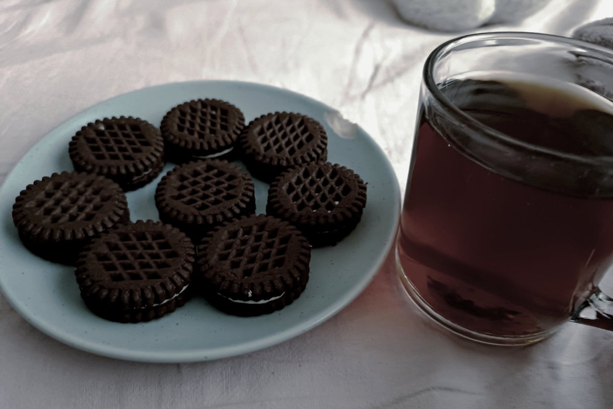 nyannyakot's tweet photo. biscuits and black tea https://t.co/pBjFssEIwx
