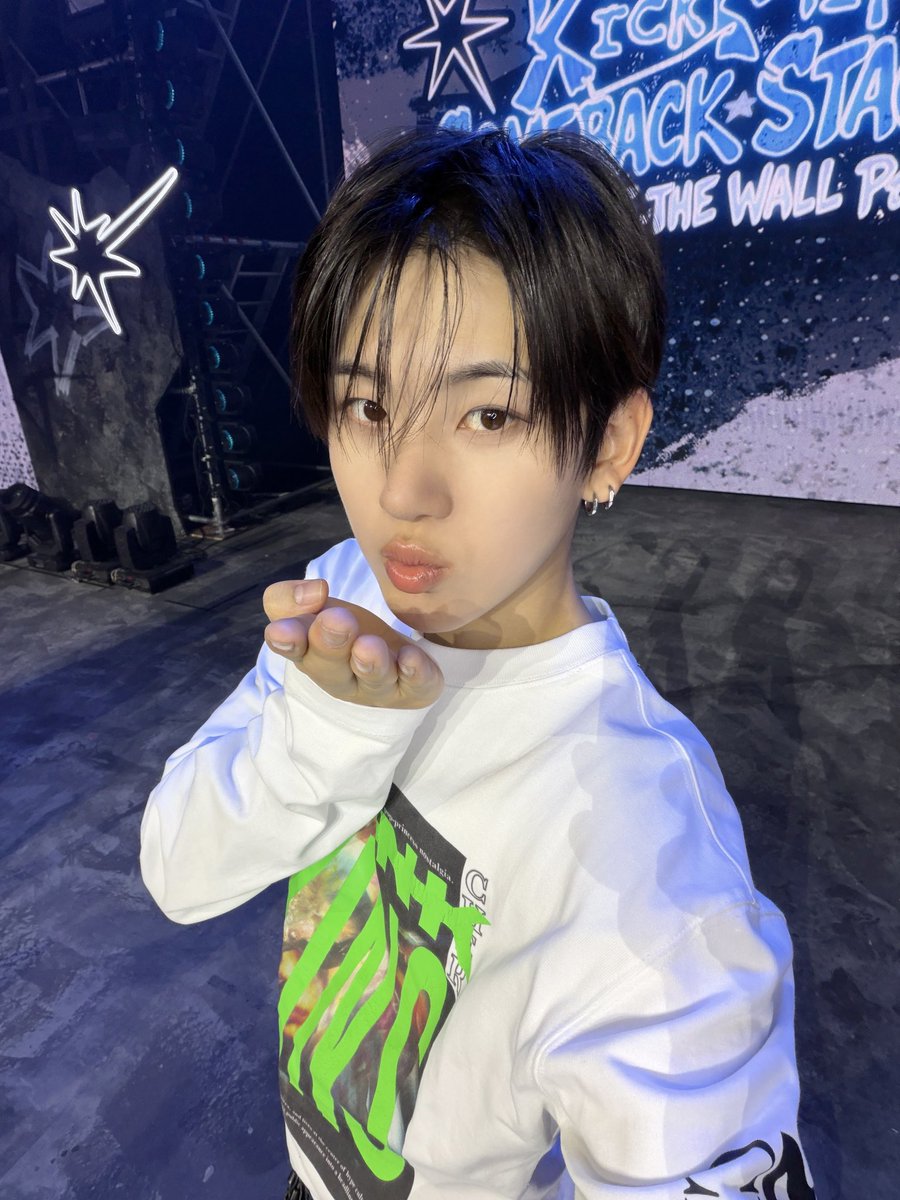 kickflip_jype's tweet photo. [#계훈]
드디어 컴백 무대가 끝났네요.
준비하면서 걱정도 많았는데, 막상 무대에 올라가니까 그런 걱정은 다 사라지고 오늘도 덕분에 재밌게 무대할 수 있었습니다.
이번 활동도 저희답게 제대로 놀아보겠습니다.
앞으로 있을 무대들도 많이 기대해 주세요! https://t.co/baxqPfrg8q