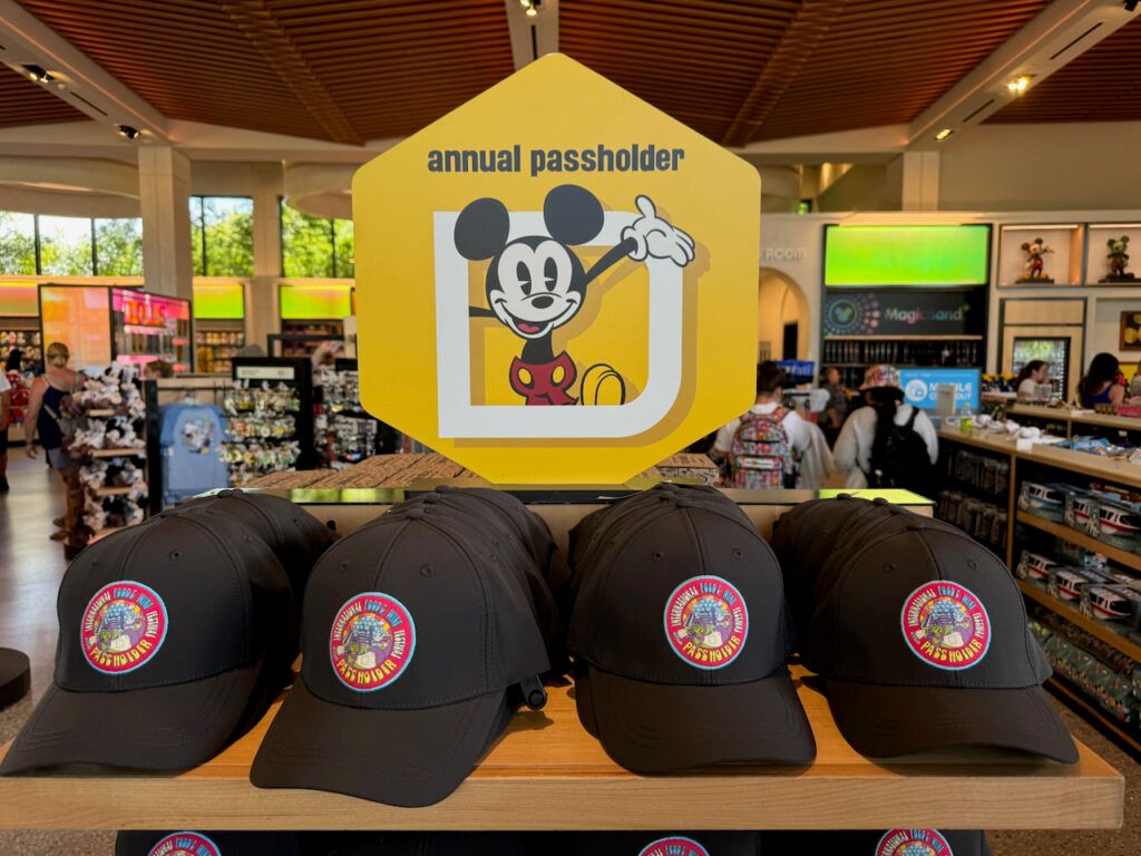 MousePlanet's tweet photo. It's a day earlier than we expected, but Walt Disney World has raised ticket prices. A one-day, one-park ticket now tops out at $229, though the lowest-priced days remain unchanged at $119. Annual passes and Lightning Lane add-ons are also higher. 
https://t.co/gXYUfp0lRD https://t.co/c5aSRjXgIp