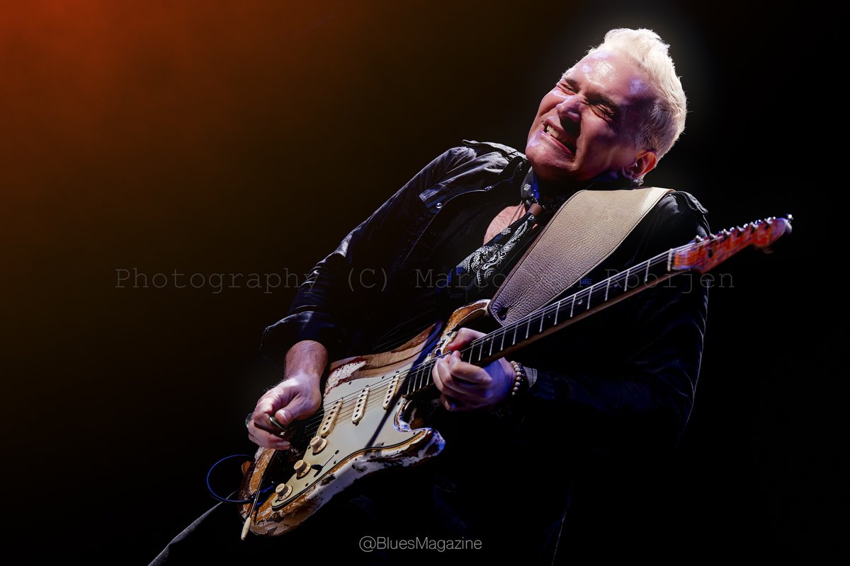 BluesMagazine's tweet photo. Philip Sayce brought his 2026 European tour to Helmond π³π±
Nearly two hours of blistering blues rock, expressive guitar work, βAlchemyβ and even a Dutch-built Panucci guitar.
Live report + photos:
https://t.co/X5BvCj2xcF
#PhilipSayce #supportlivemusic https://t.co/2RVsUGg8Ei