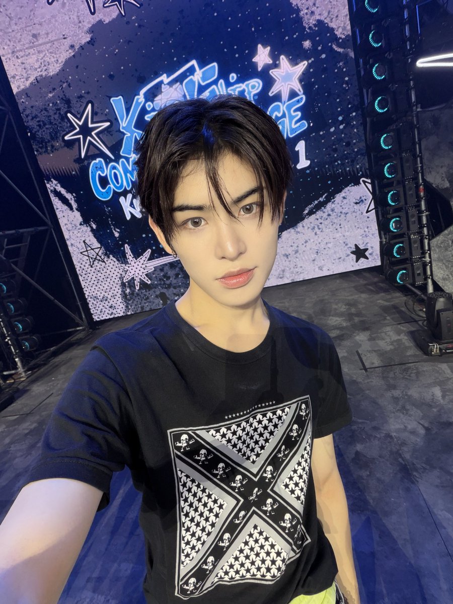 kickflip_jype's tweet photo. [#민제]
드디어 오늘부터 5집 활동이 시작됐어요!!
컴백을 기다려준 위플립들에게 정말 고마워요!!!
이번 앨범을 준비하면서도 위플립들에게 더 좋은 모습 더 멋있는 무대를 보여드리고 싶다는 생각을 많이 했어요! 그래서 이번 활동은 저희가 준비한 것들을 아낌없이 보여드리고 무대 하나하나 후회 없이 즐기면서 활동하고 싶어요!
그리고 오늘 컴백 쇼케이스에 직접 와준 위플립들도 정말 고마워요!! 바쁜 와중에도 와서 함께 시작해준 게 너무 든든하고 덕분에 첫날부터 좋은 에너지를 받을 수 있었어요!
이번 5집 활동도 위플립들과 같이 많은 추억 만들었으면 좋겠고 활동이 끝났을 때 이번 활동 진짜 좋았다 라고 생각할 수 있도록 열심히 할게요!
항상 저희를 믿고 기다려주고 응원해 주는 위플립들 너무 고맙고 사랑해요.
이번 활동도 같이 신나게 달려보자!! 💙
