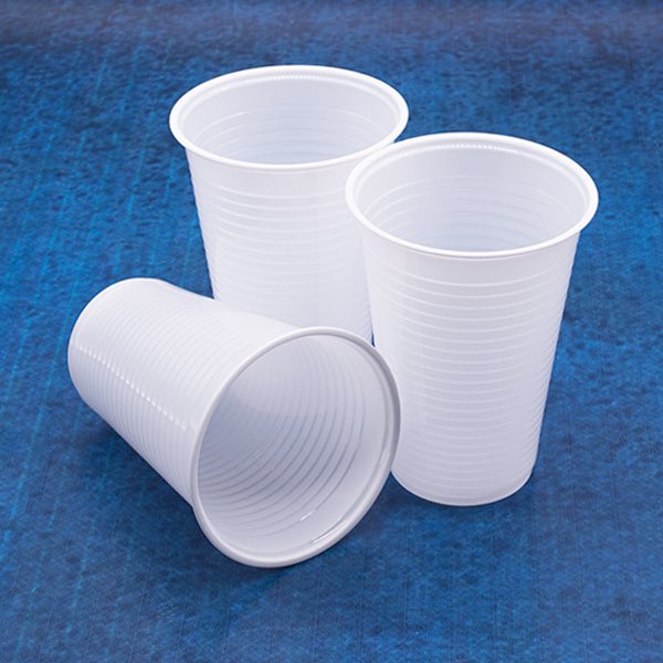 GabeDoug's tweet photo. Small white plastic cup > red plastic any day https://t.co/1ynROGk98U