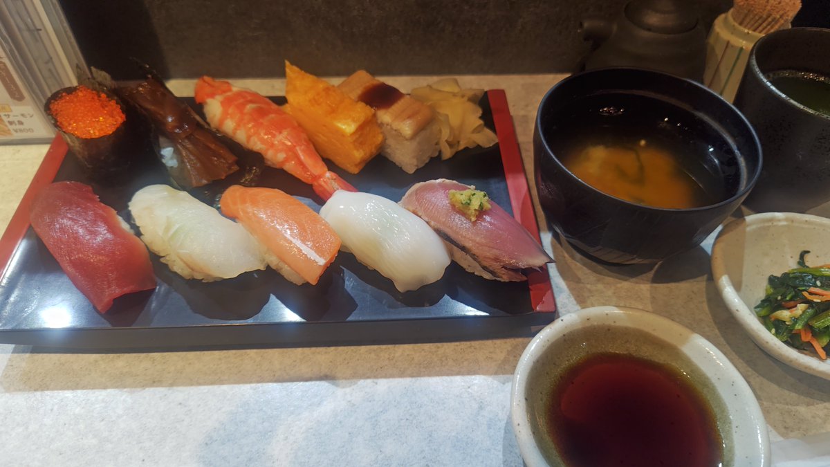mriamsick's tweet photo. 久しぶりに回らないお寿司🍣

#ぐーぺこうるい https://t.co/qkwiUi4Bh6