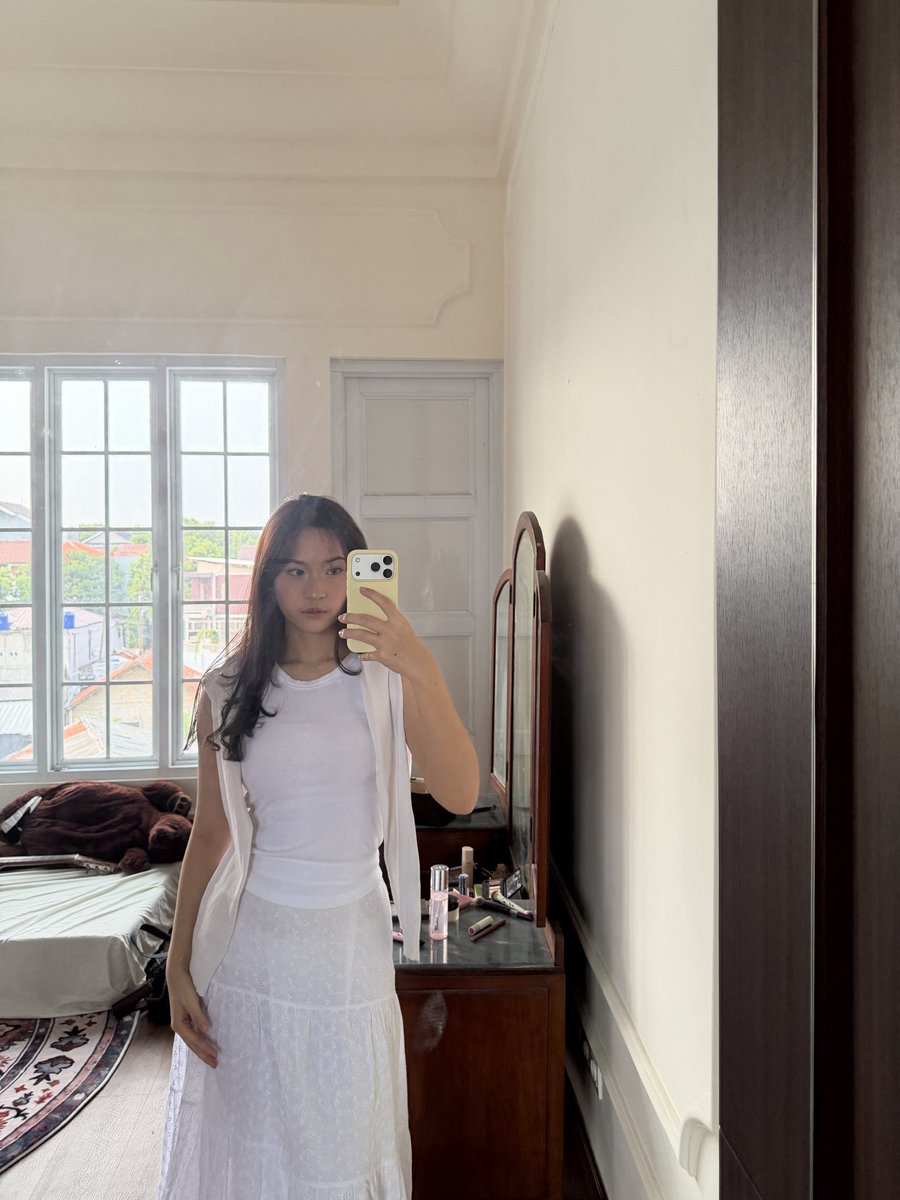 anggianiraissa's tweet photo. bedroom &amp; fit:) https://t.co/LlQET61kUZ