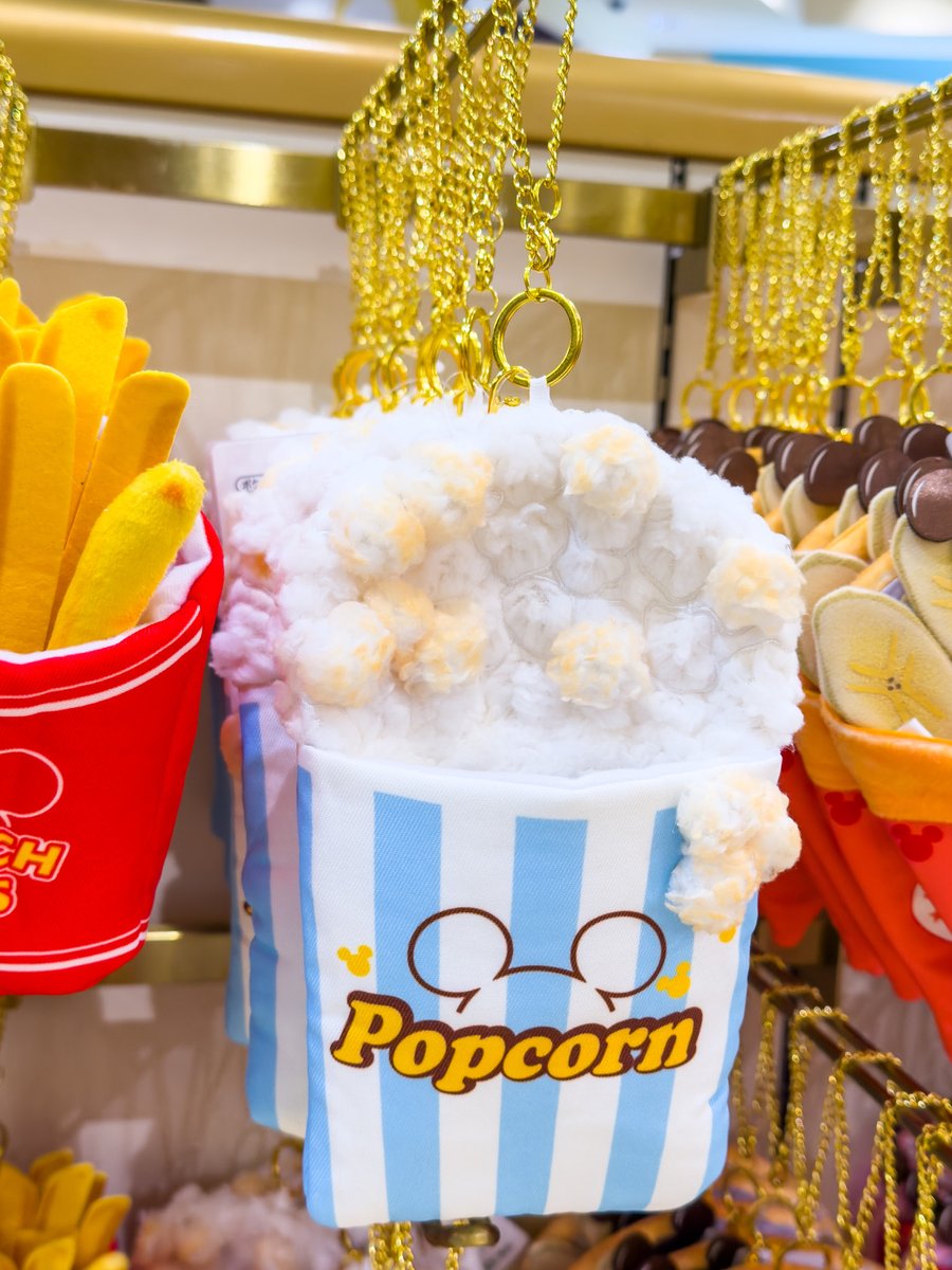 MezzoMikiD's tweet photo. ポテト、ハンバーガー、ポップコーンデザイン！
「ディズニーストア」
ぬいぐるみポーチ新発売☆
価格2800円 https://t.co/EZuIShBKmA