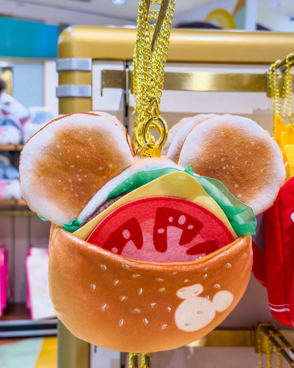 MezzoMikiD's tweet photo. ポテト、ハンバーガー、ポップコーンデザイン！
「ディズニーストア」
ぬいぐるみポーチ新発売☆
価格2800円 https://t.co/EZuIShBKmA