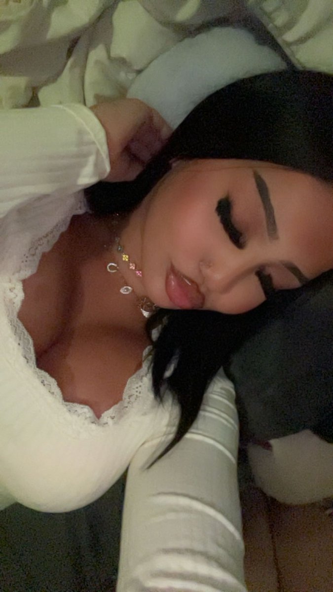 DominaChay's tweet photo. Qui pour cam? De la pupute ?? #moneyslave #paypig #moneymiss #soumis #domina https://t.co/GVTXGOPez2