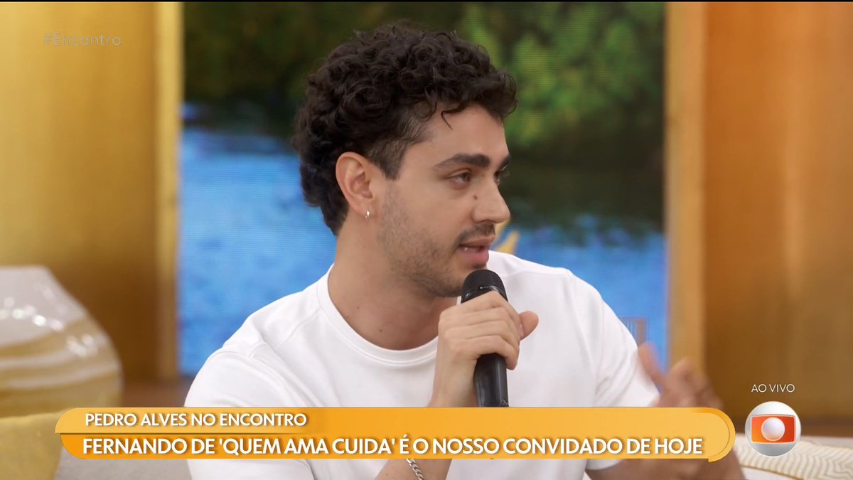 A TV screenshot from the show '#Encontro' showing a curly-haired man speaking into a microphone, with on-screen text reading 'PEDRO ALVES NO ENCONTRO' and 'FERNANDO DE 'QUEM AMA CUIDA'.