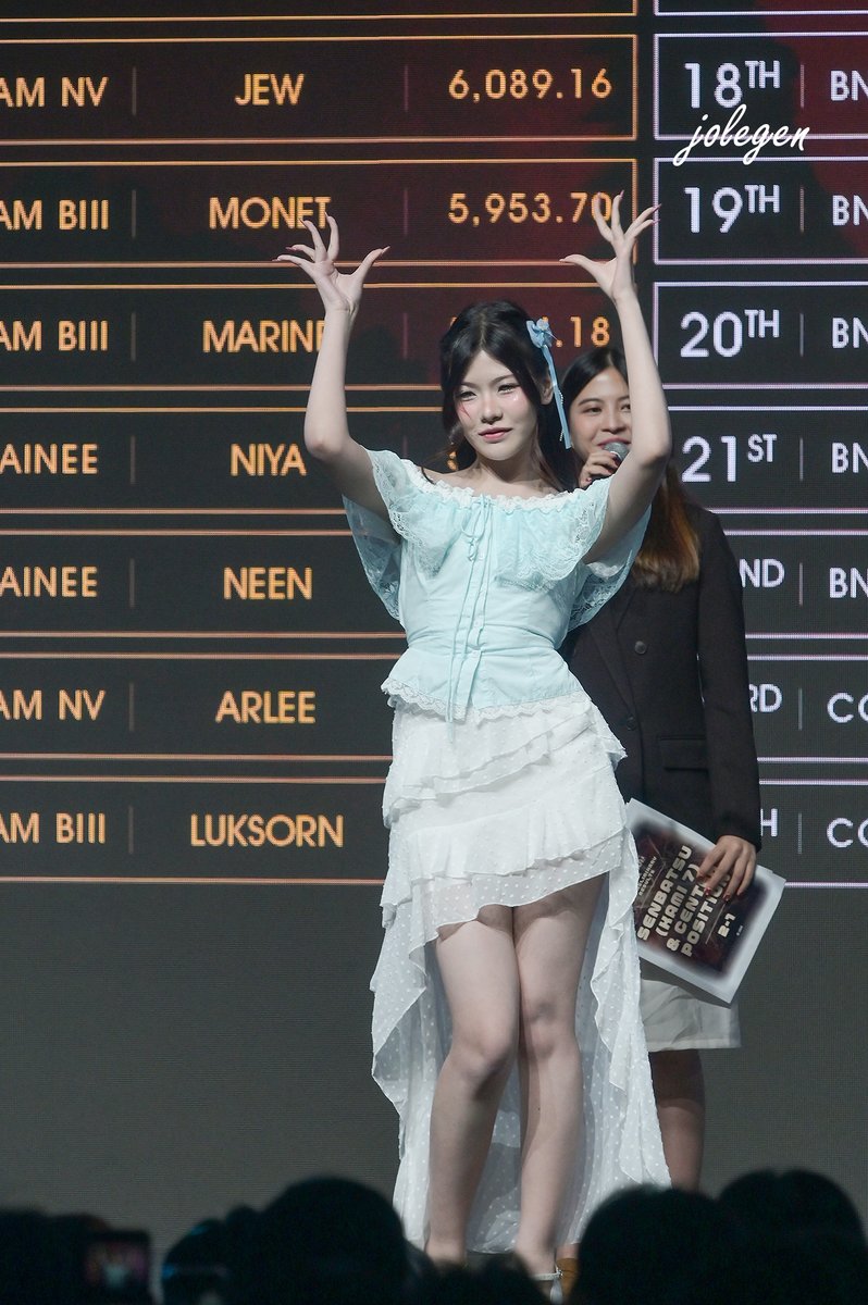 KLapirattanakul's tweet photo. #RoseBNK48 #BNK48CGM48FanFestival2026 #jolegen https://t.co/QrAdRHg485