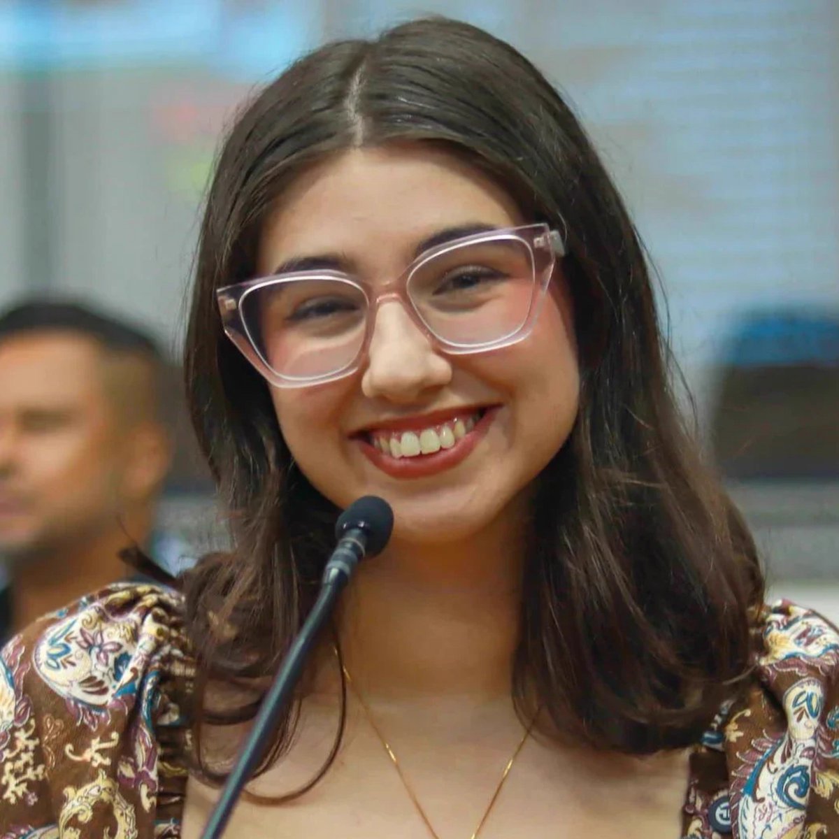 updatecharts's tweet photo. Adriana Araújo, âncora do “Jornal da Band”, detona Eduarda Campopiano:

“Enquanto a deputada mais votada da direita diz que feminicídio não existe, mulheres são esfaqueadas, estupradas e asfixiadas todos os dias. Crianças sofrem a dor de perder suas mães e mães choram por enterrar suas filhas.”