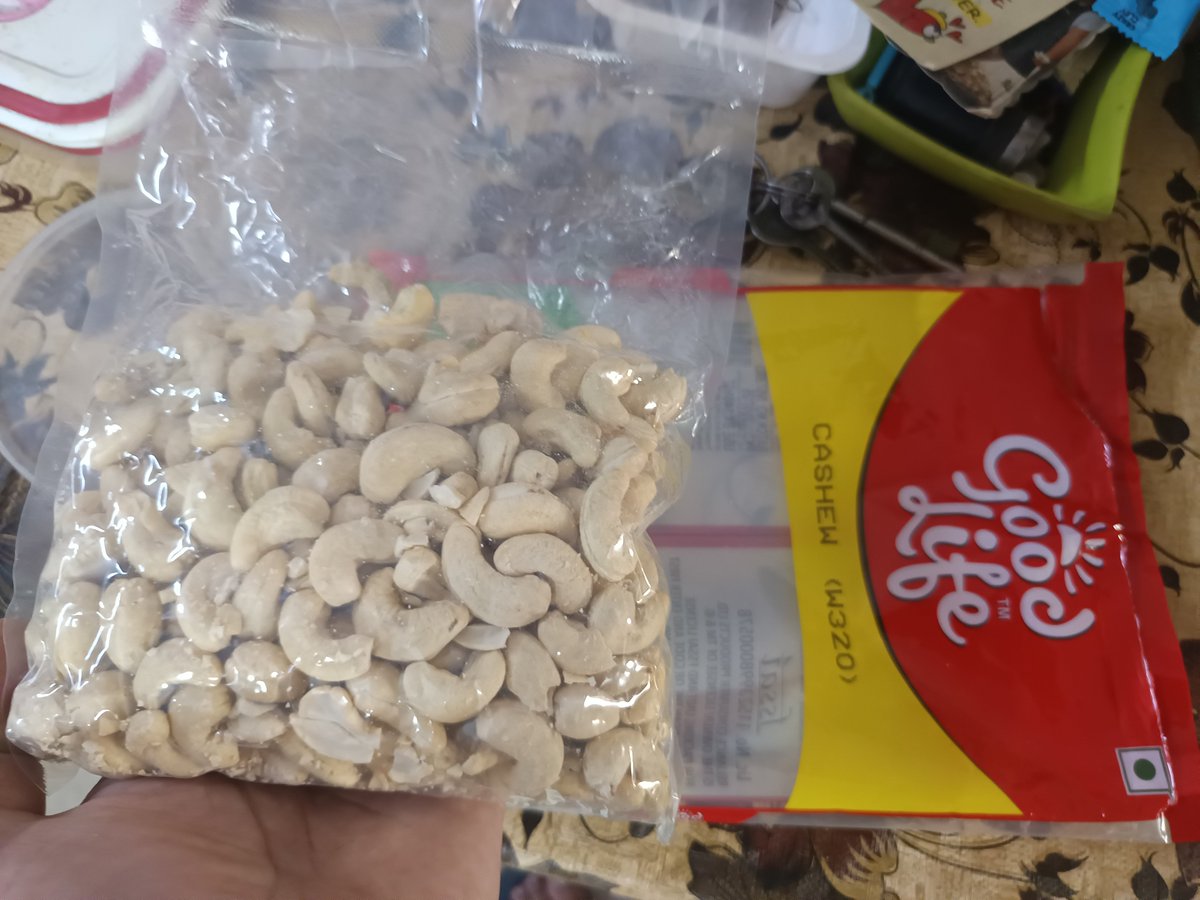 gkkhur2's tweet photo. @JioMart_Support  broken cashew being sold in the name of whole cashew and customer care says don't raise complaint but call me ... How unprofessional when someone follows the process...he said some break in transportation... So dont sell in the name whole 

JM6AC4C949018C6FFF90 https://t.co/DW4zciXMsR
