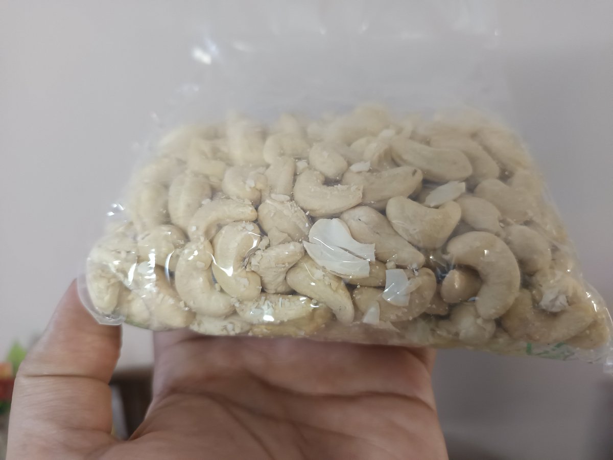 gkkhur2's tweet photo. @JioMart_Support  broken cashew being sold in the name of whole cashew and customer care says don't raise complaint but call me ... How unprofessional when someone follows the process...he said some break in transportation... So dont sell in the name whole 

JM6AC4C949018C6FFF90 https://t.co/DW4zciXMsR