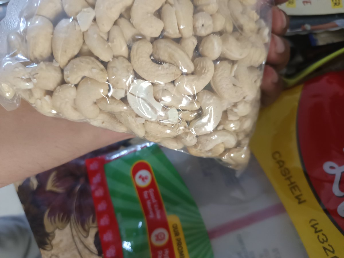 gkkhur2's tweet photo. @JioMart_Support  broken cashew being sold in the name of whole cashew and customer care says don't raise complaint but call me ... How unprofessional when someone follows the process...he said some break in transportation... So dont sell in the name whole 

JM6AC4C949018C6FFF90 https://t.co/DW4zciXMsR