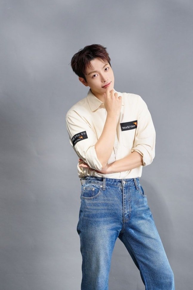 tang__kira's tweet photo. Hongjoong (ATEEZ) berkolaborasi dengan NGO World Vision untuk menyelenggarakan event 'Hongjoong 6K Virtual Run'

Bukan seperti marathon biasanya, peserta akan lari 6 km di daerah masing-masing dan verifikasi data mandiri ketika sudah menyelesaikan target 6 km.

Event ini diselenggarakan 1 - 7 November 2026 dalam rangka ulang tahun Hongjoong.

Seluruh biaya pendaftaran akan didonasikan untuk membantu orang-orang yang terdampak krisis air bersih.
https://t.co/1J3lo7RmVT