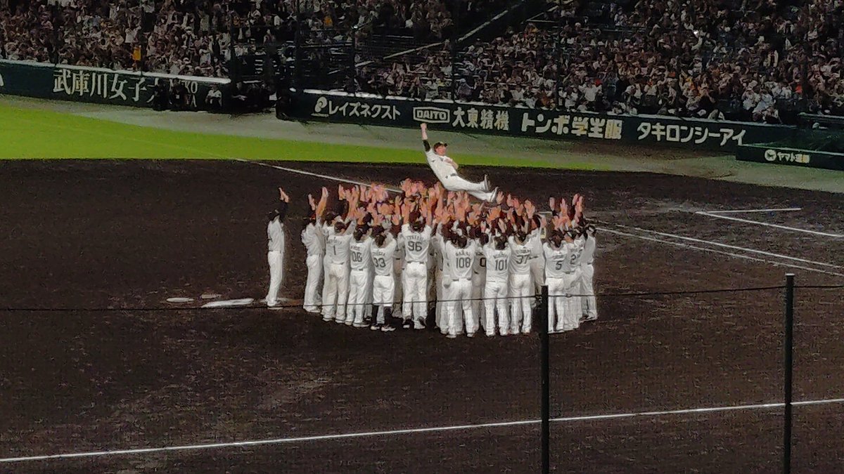 devil_snowJUMP's tweet photo. すごい頭の悪い取り方してるから10月ずっと現地なんだけど()
おかげて胴上げ見れましたー!! https://t.co/pdv8ns5UIY