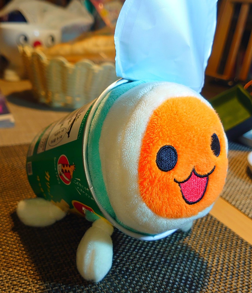 emueru8261's tweet photo. 今日はじゃがりことのコラボ発表で
中身を空にして手足の穴を開けどんぬいを入れ、
着せ替えを再現したら、
フタが閉まらず顔をはみ出してしまった

どん『丸見えだドン…』
かつ『サイズが違いすぎたドン…』

#太鼓の達人
#じゃがりこ https://t.co/n9RGIvz1iO