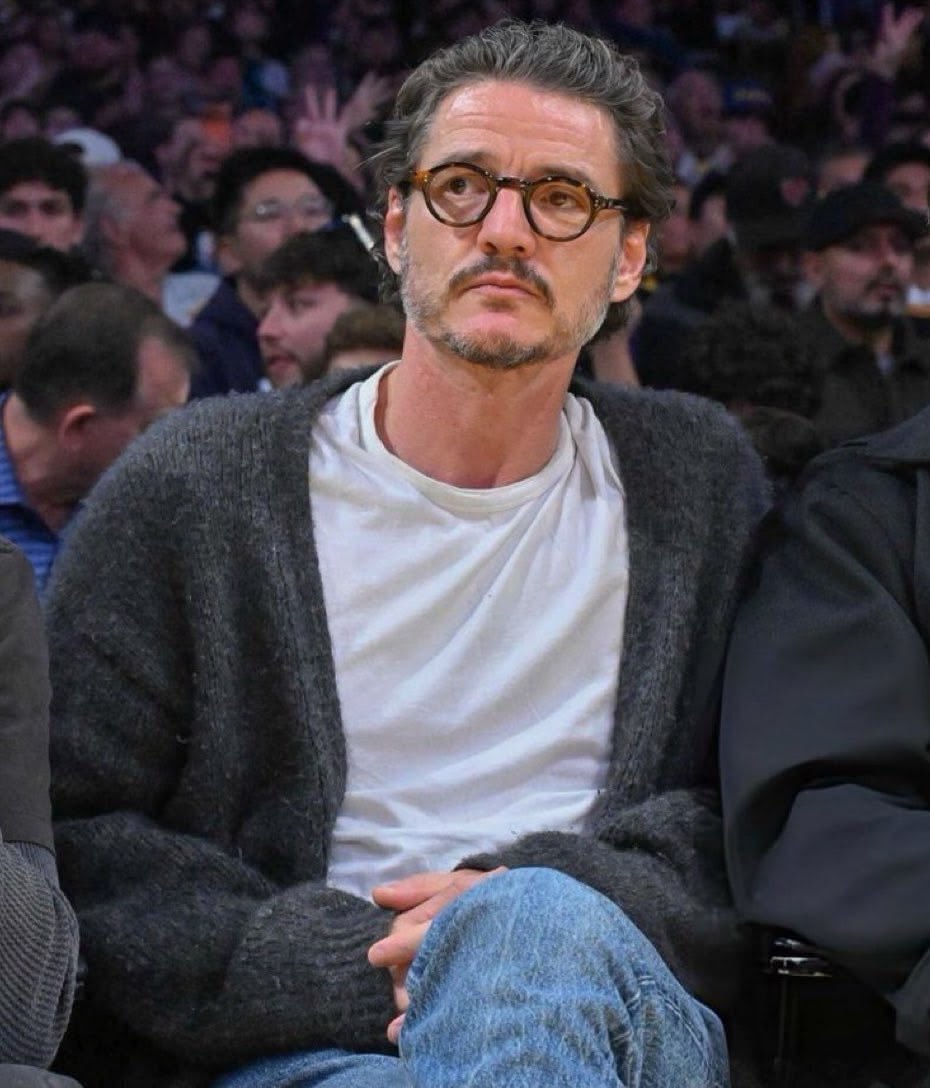 JeansArePunk's tweet photo. hes just a baby https://t.co/ekQEOAxg9u
