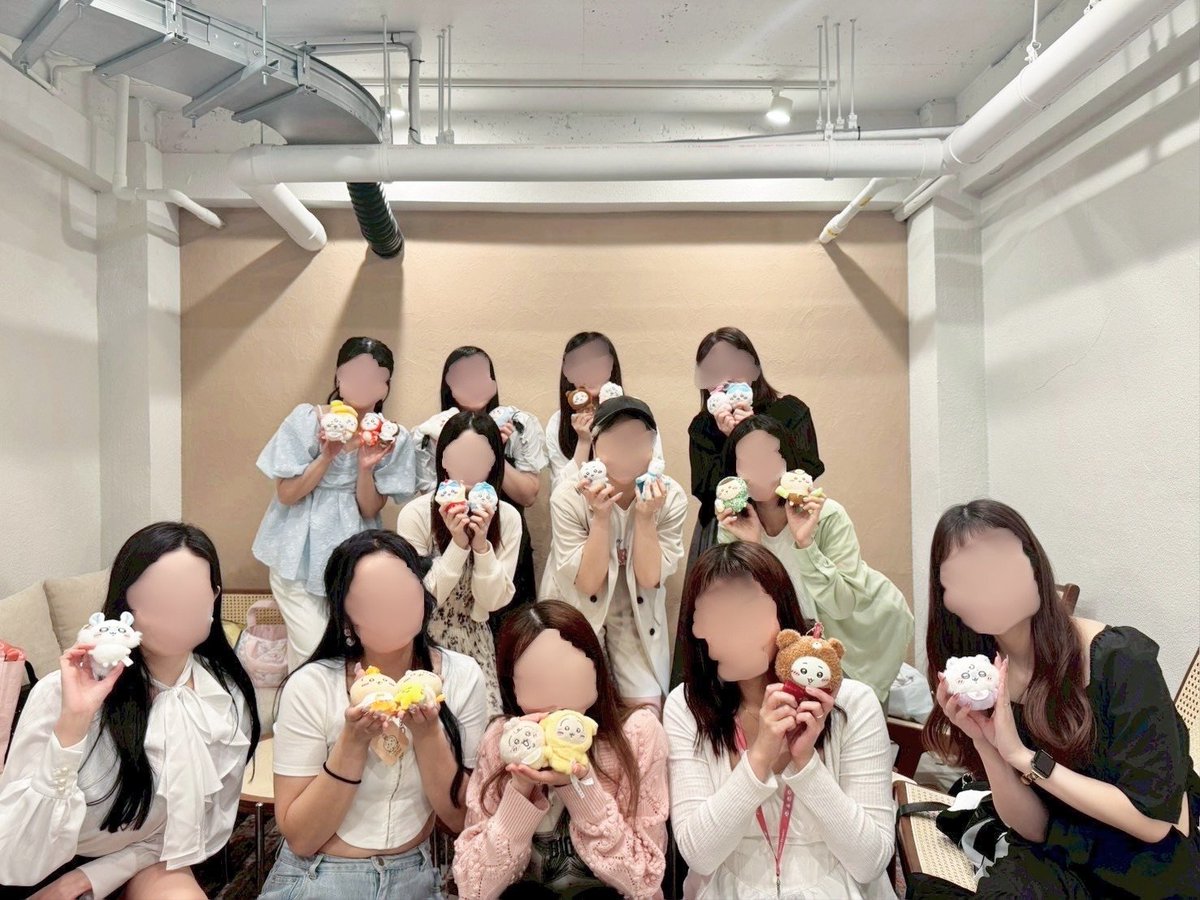 _6ako_'s tweet photo. 11期生募集のタイミングで
1むーんずとして正直な意見を‼️

月額制だからまず1ヶ月入ってみる！ではじめてみて良いと思う✨
私はいつの間にか入会して半年以上経ってる…

入会理由はびゅーふるに参加するため！
(結局仕事で参加できず、来年リベンジ🔥)
プレキャンも魅力的なのと、むーんずの交流私も混ざりたいな～って思ったから⸝⋆

入会してからできた友達たくさんいる✨
(みんなありがとう𝑩𝑰𝑮 𝑳𝑶𝑽𝑬____)

人によって合う合わないあるからこそ、気になってる人はまず1ヶ月入会することをおすすめします‼️

#むーんぱわーさろん
#11期生募集中