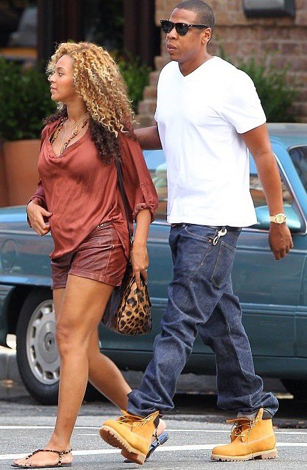 amah_salma_'s tweet photo. Beyoncé and Jay-Z out for a walk in New York City ❤️ https://t.co/gvgCtPU2D6