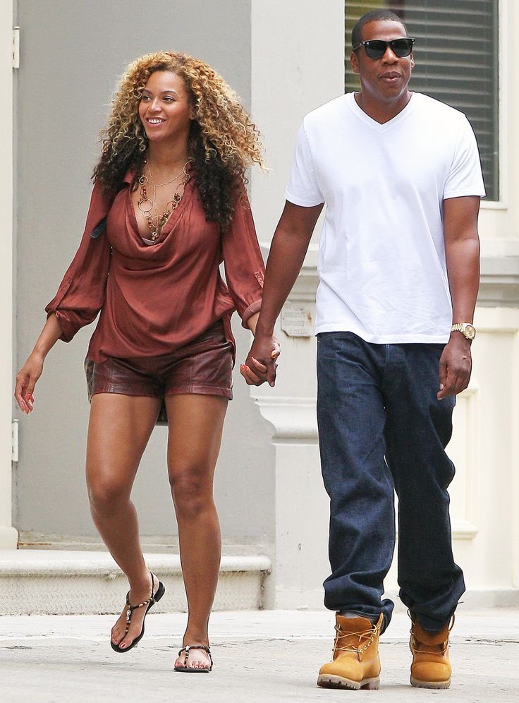 amah_salma_'s tweet photo. Beyoncé and Jay-Z out for a walk in New York City ❤️ https://t.co/gvgCtPU2D6