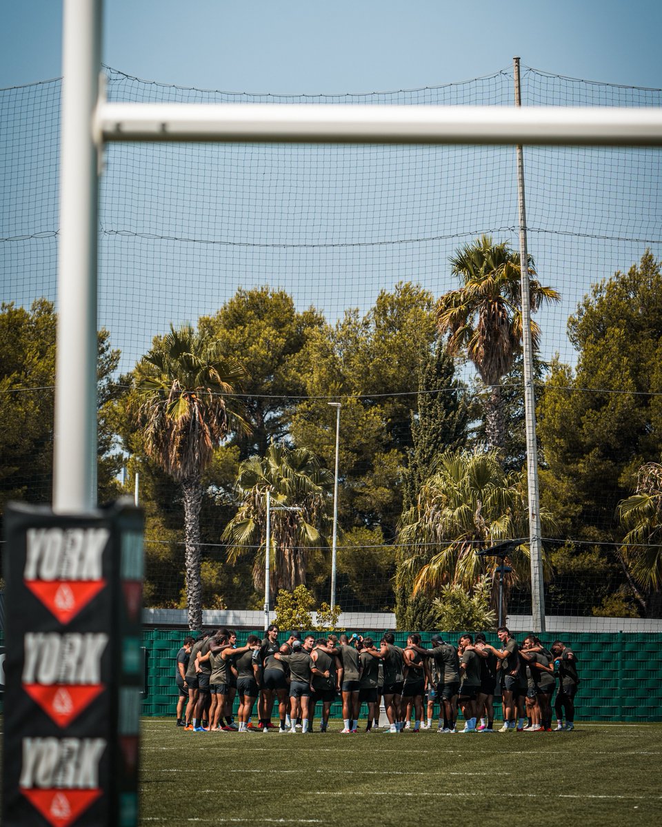 RCTofficiel's tweet photo. On reste soudés et on avance 🤝 https://t.co/PqNkNXv9TA