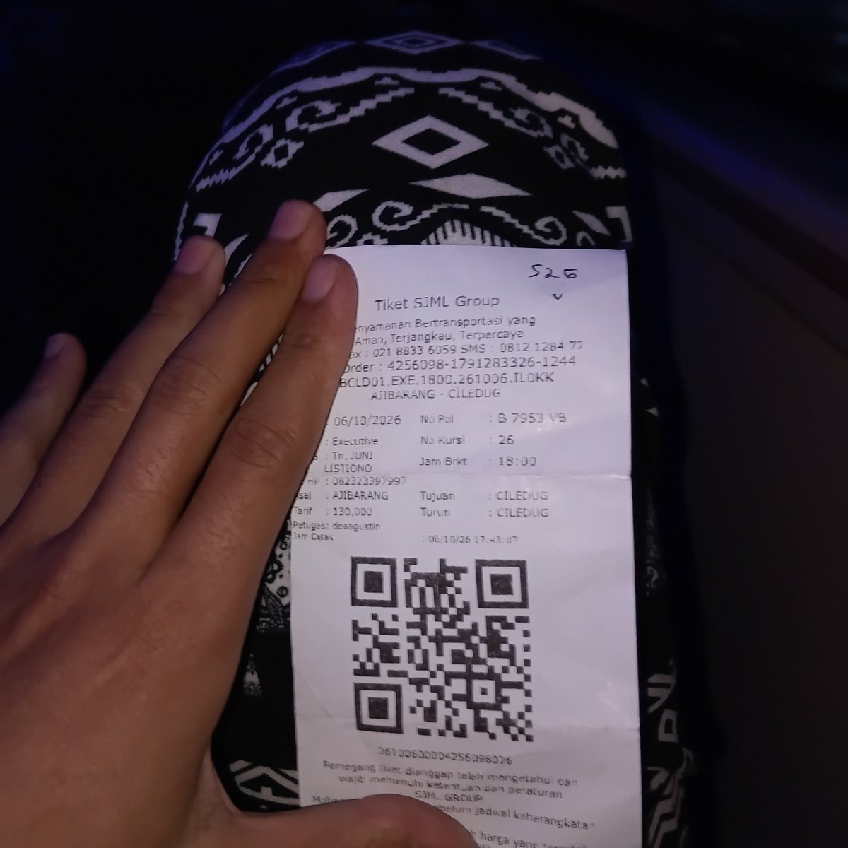 mbecey's tweet photo. Bus telat 1 stgh jam lebih di terminal ajibarang dgn segala alesan nya cuma minta maaf doang kalo kita yg telat mah tiket hangus
Gimana nih @SinarJayaGroup https://t.co/MoWW8ttzTy