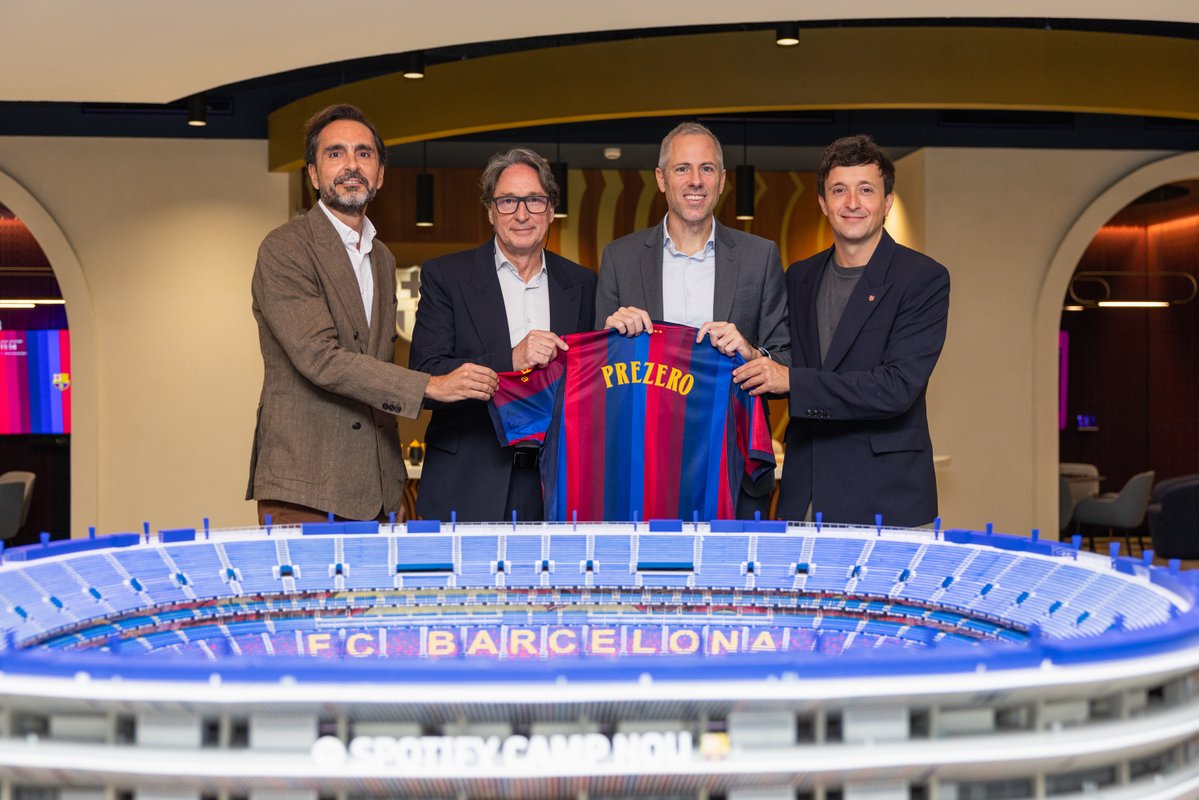 PreZero_ES's tweet photo. ¡Un gran paso para la sostenibilidad y el deporte de élite! ⚽🌍 En PreZero sellamos una alianza estratégica con el @FCBarcelona_es para convertir el Spotify Camp Nou y la Ciutat Esportiva Joan Gamper en recintos Residuo Cero. ♻️🚀

🎯 El objetivo: garantizar que más del 90% de los residuos generados tengan una segunda vida, evitando que vayan a parar al vertedero y situando al FC Barcelona como referente europeo en la materia.  🌍

Además, gracias a este acuerdo, nos incorporamos también al ecosistema de empresas patrocinadoras del Espai Barça. ✨

ℹ️https://t.co/1I8TYjNmLV

#EconomíaCircular #Sostenibilidad #CircularByNature #PreZero #FCBarcelona #EspaiBarça #ResiduoCero