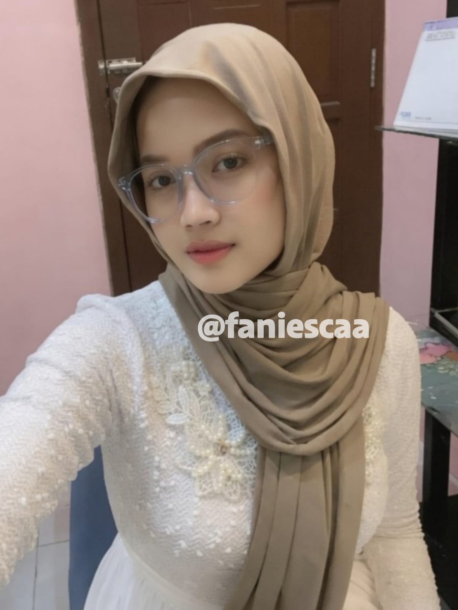faniescaa's tweet photo. kebaya putih cakep banget
https://t.co/qWoNxLioBG https://t.co/KK8CtW3gUy