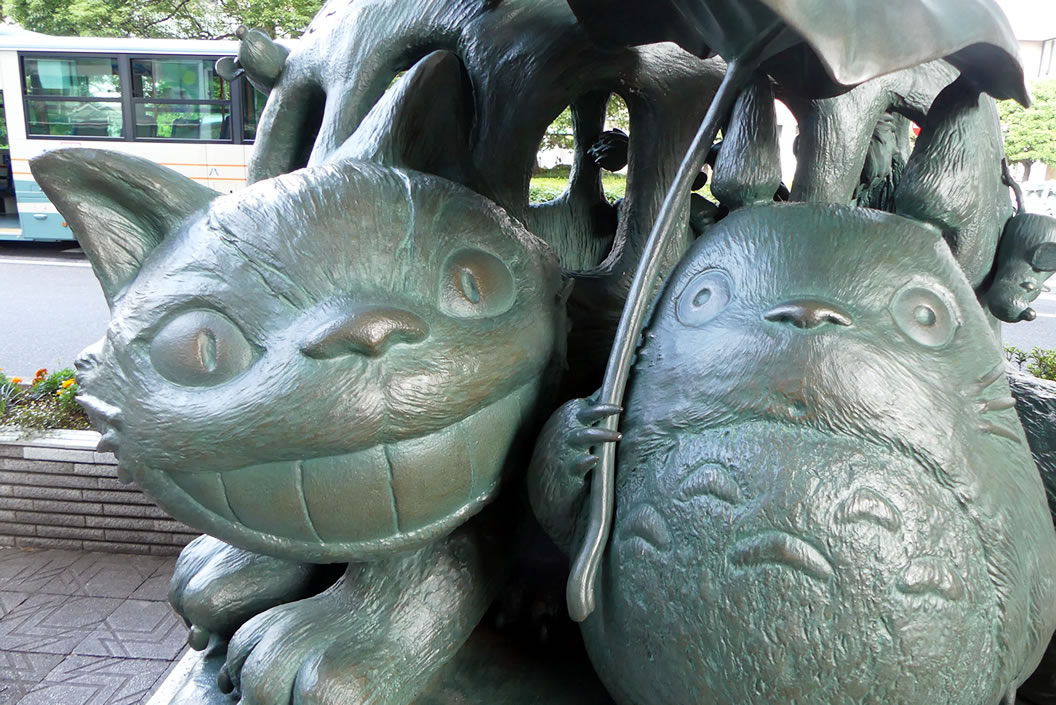 ghibli_world's tweet photo. 所沢駅に設置された、トトロとネコバスの銅像。
サツキとメイも、ちゃんと乗っかっています。
https://t.co/SgElyfSntp https://t.co/U1E7wbXSXN