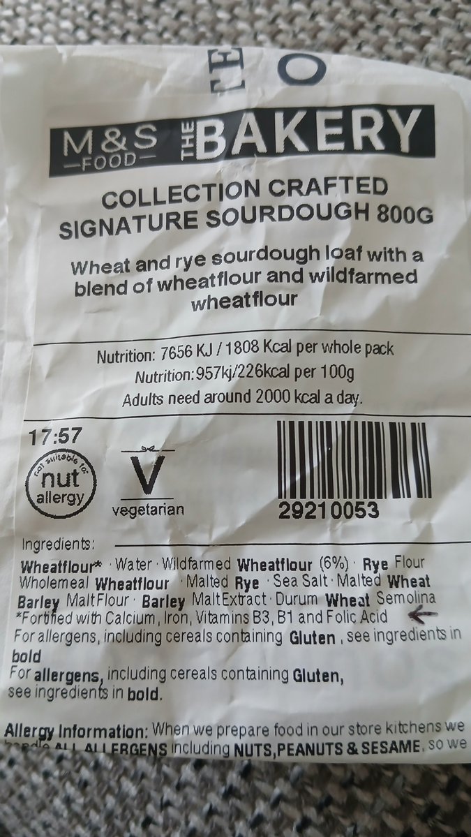 kinlochleven7's tweet photo. Hey @marksandspencer.

Your Sourdough bread contains an ingredient anomaly.

Your website list the ingredients....no mention of Folic Acid.  Yet the loaf  wraparound says it contains Folic Acid

Anyone on cancer treatment   should be concerned about the addition of Folic Acid https://t.co/brdursApBE