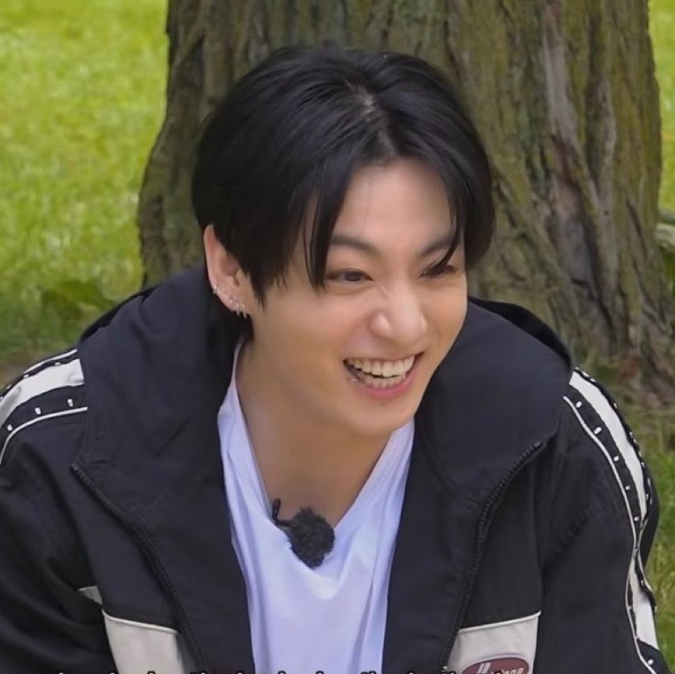 mnisjungkook's tweet photo. different type of jungkook smiles <3 https://t.co/AxQJK9HFvf