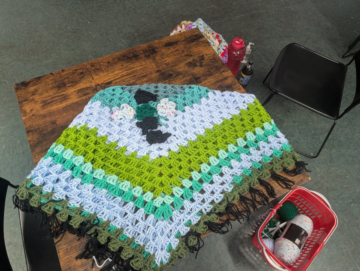 candiedShadow's tweet photo. @Gebi_bee Here's a shawl I made https://t.co/8Nl4pkLZrI