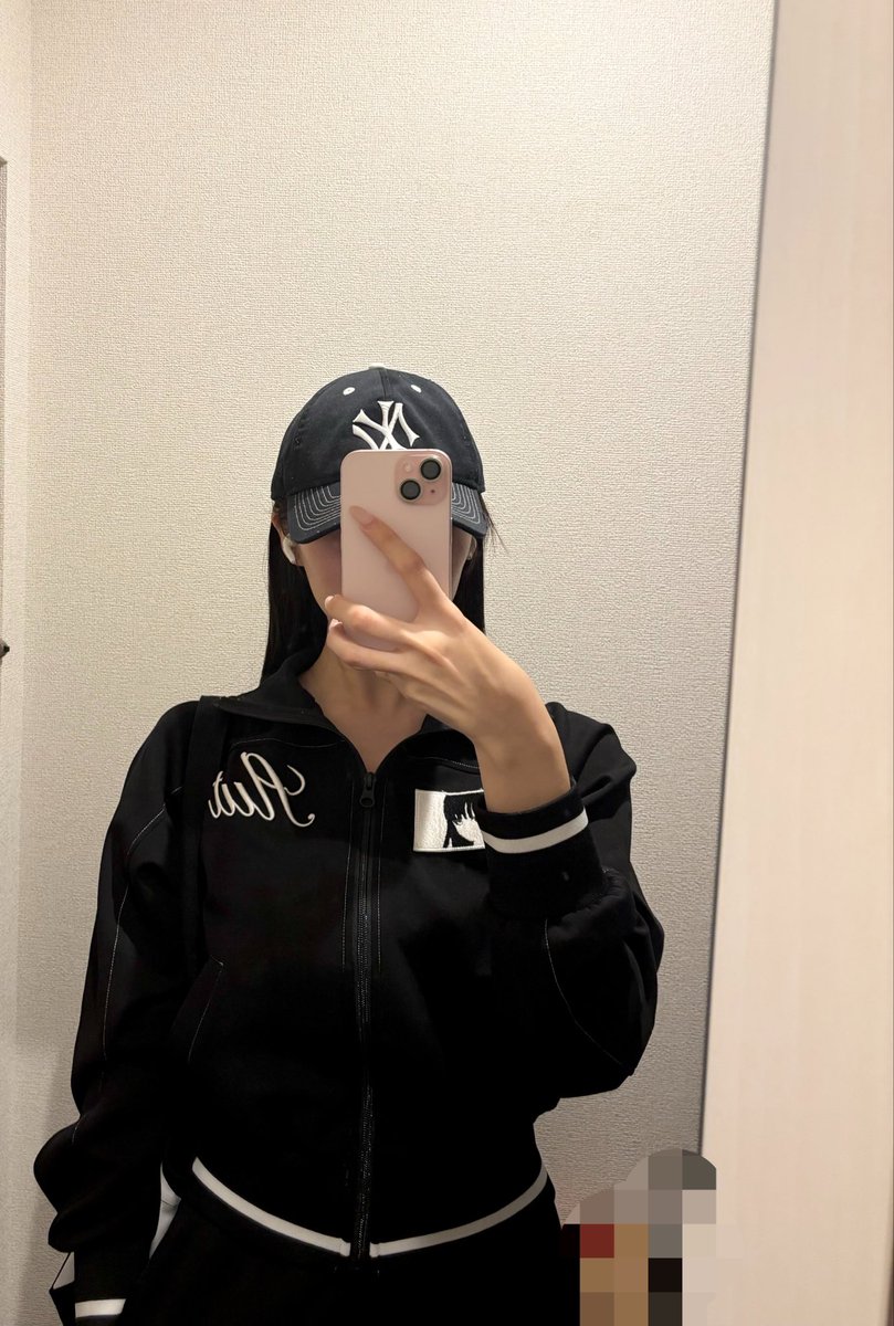 min_ari81's tweet photo. ハトゥハが着てたジャージ可愛いけど使うのもったいなくてゴルフ練習着になってる🥵 https://t.co/If6r2LYLD9