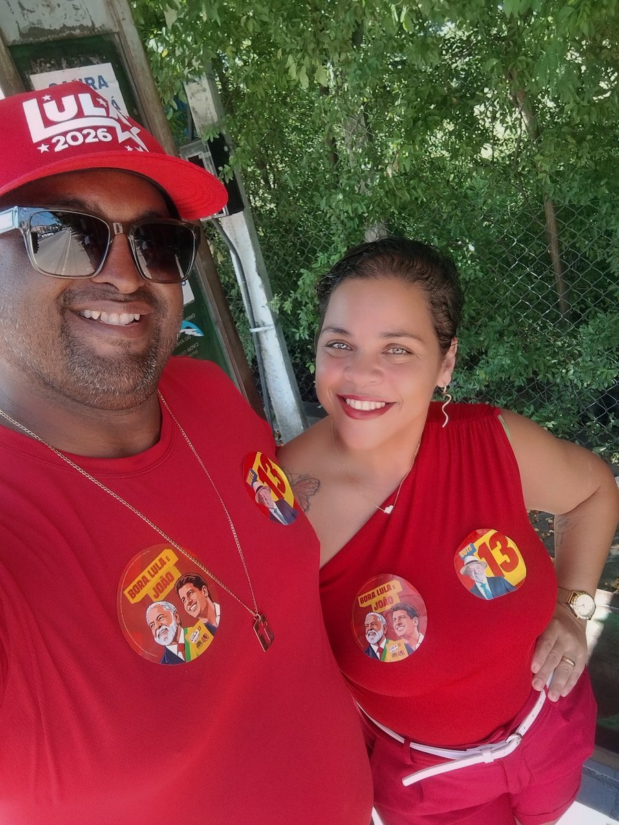 OCaraRenato's tweet photo. @pesquisas_elige @LulaOficial @FlavioBolsonaro E vamos continuar aqui em Recife/PE, que Lula parta para o ataque e mostre como o país vai ficar com os facistas no poder. https://t.co/KL0jvz5BLn