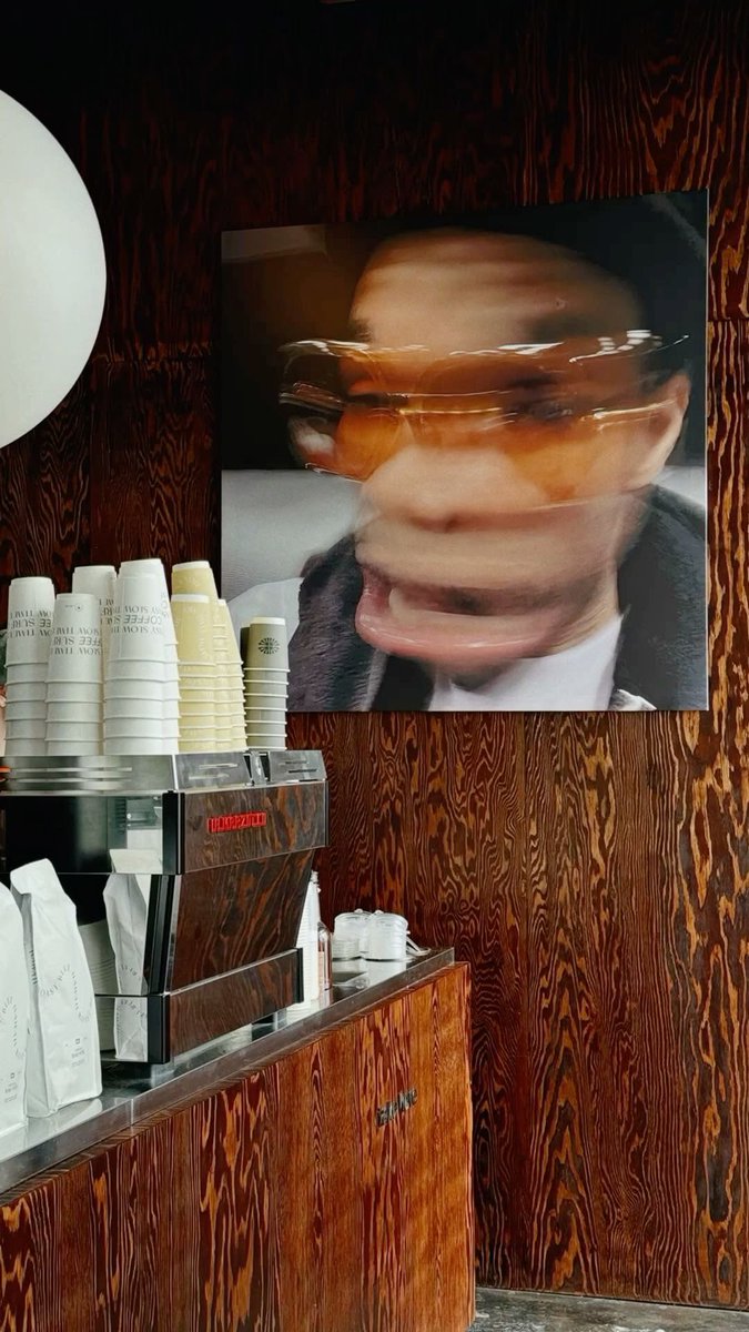 armtistic's tweet photo. apparently when you get their coffee, you can see the photo clearly. https://t.co/xkGwmXxsQ1